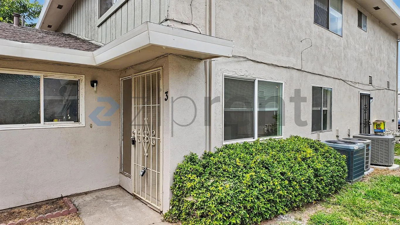 2 bed, 840 sqft, $1,555 — Photo 3