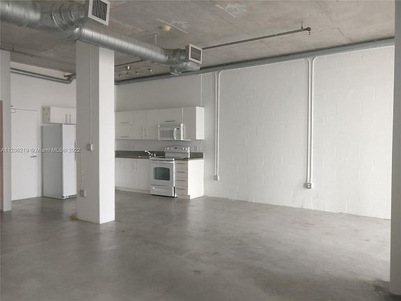 4th image of 444 NE 30th St Unit 703
