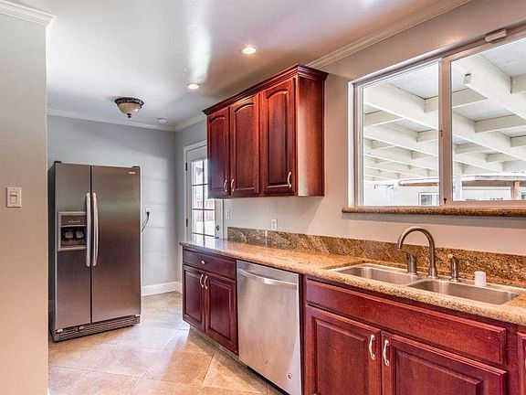 Kitchen photo 1