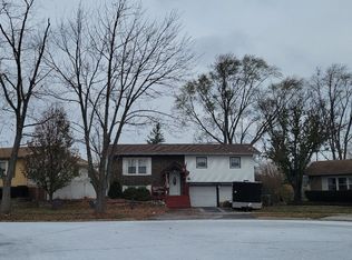 5628 Chaucer Dr, Oak Forest, IL 60452