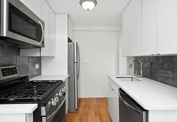 4th image of 132-40 Sanford Ave #6L