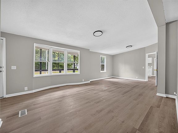 3rd image of 4412 Reona Ave