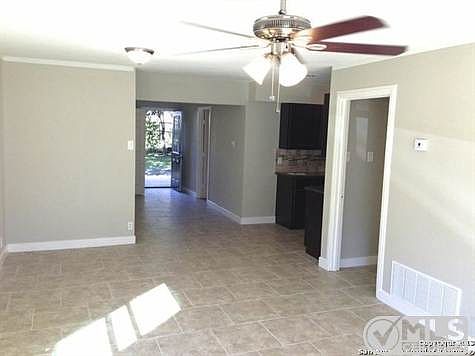 4th image of 131 Killarney Dr