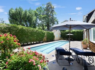 89 Pine St, Southampton, NY 11968