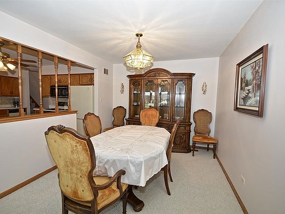 5th image of 18142 Vermont Ct