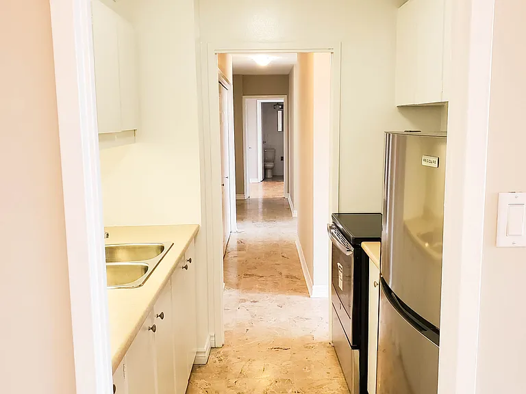 55 Erskine Ave — Photo 16