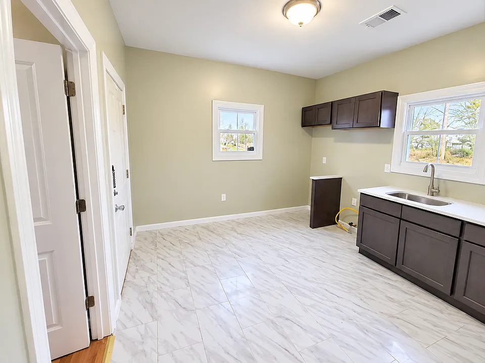 32 20th Ave #2