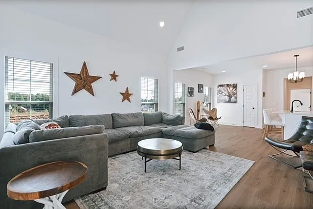 3233 Bradley Ln — Photo 11