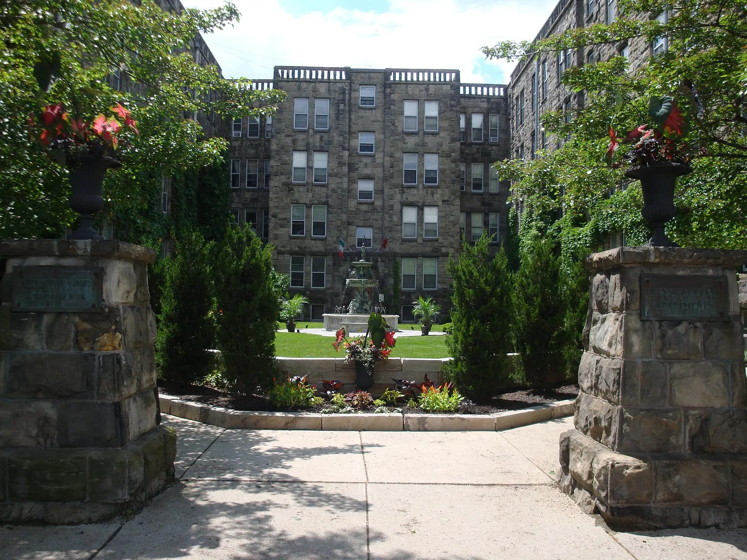 Greystone Court Apartments — Photo 3