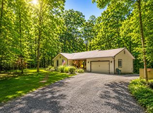 15283 Prairie Rd, Three Oaks, MI 49128
