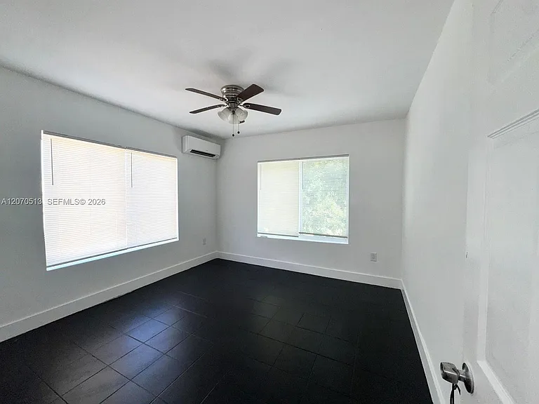 1631 NW 3rd St #5 — Photo 5