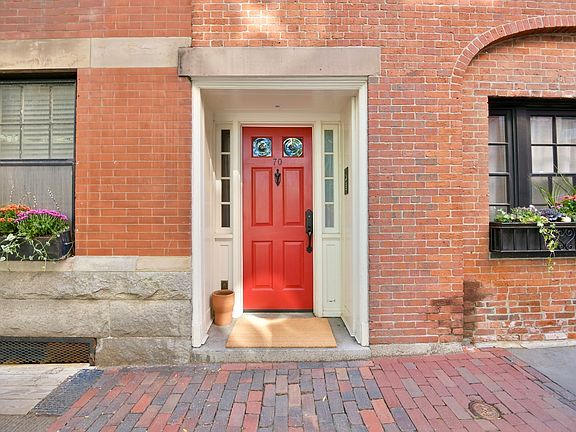 2nd image of 70 Myrtle St