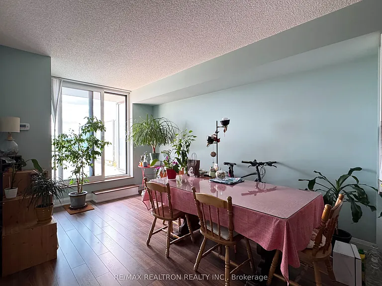 18 Graydon Hall Dr #301 — Photo 2