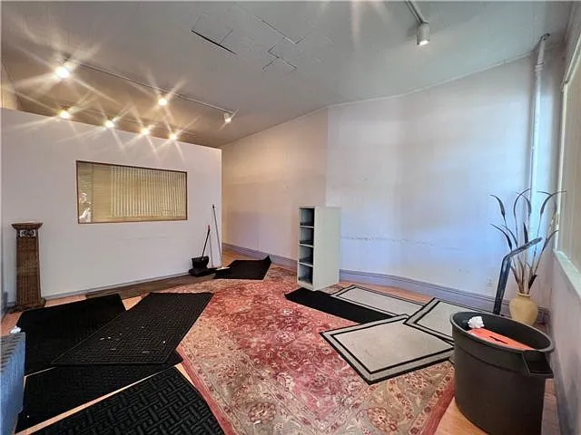 Studio, $2,800 — Photo 1