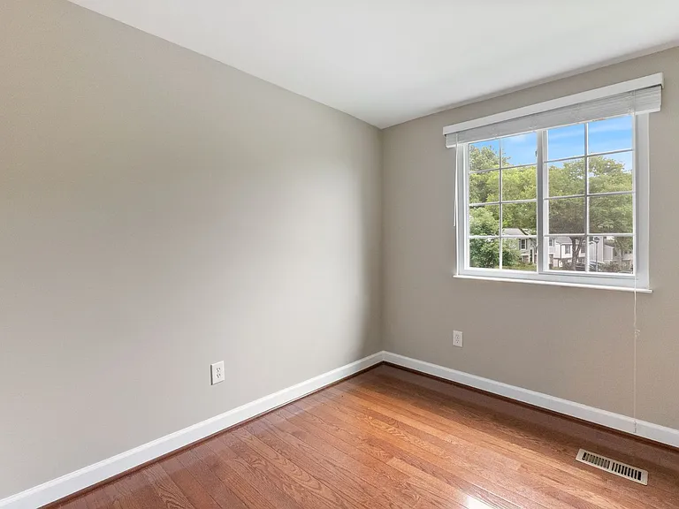 8454 Rippled Creek Ct — Photo 11