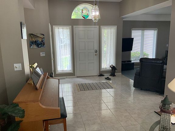 4th image of 625 Heron Estates Dr