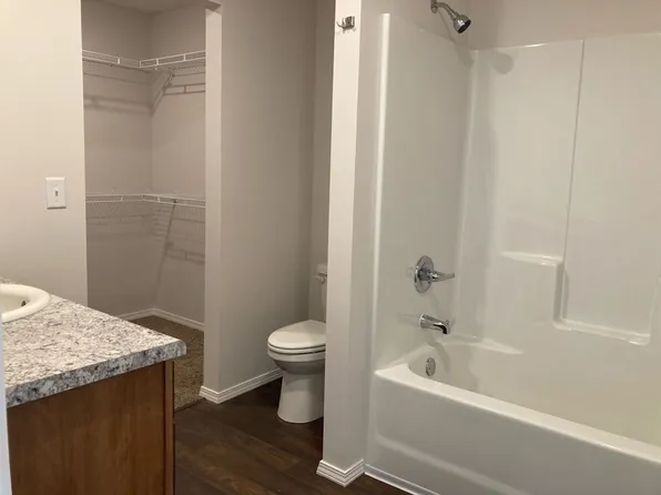 112 Pin Oak Dr, Aurora, MO 65605