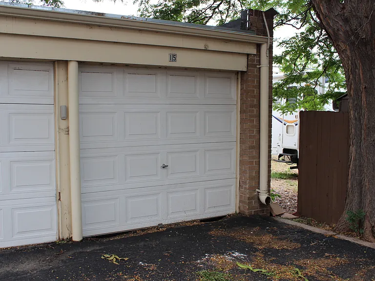 One car garage behind the building