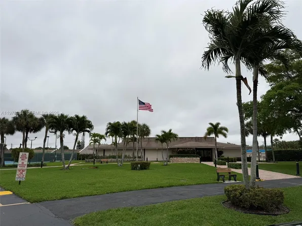 5220 Las Verdes Cir APT 114, Delray Beach, FL 33484