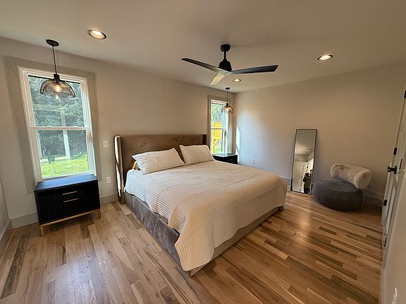 4th image of 798 Country Club Dr