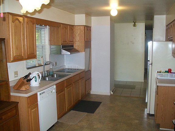 3rd image of 9844 Chesterton Dr
