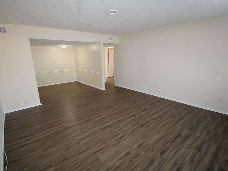 425 Tibet Ave #H — Photo 2