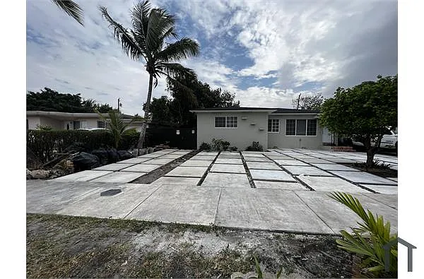 Building Photo - 780 NW 141st St #A