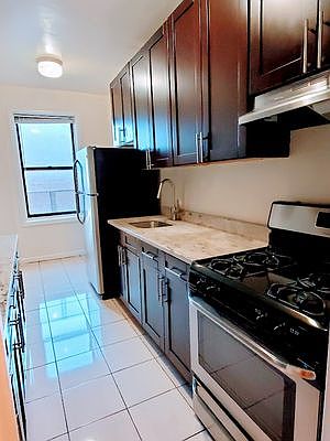 3rd image of 2710 Newtown Ave #1B