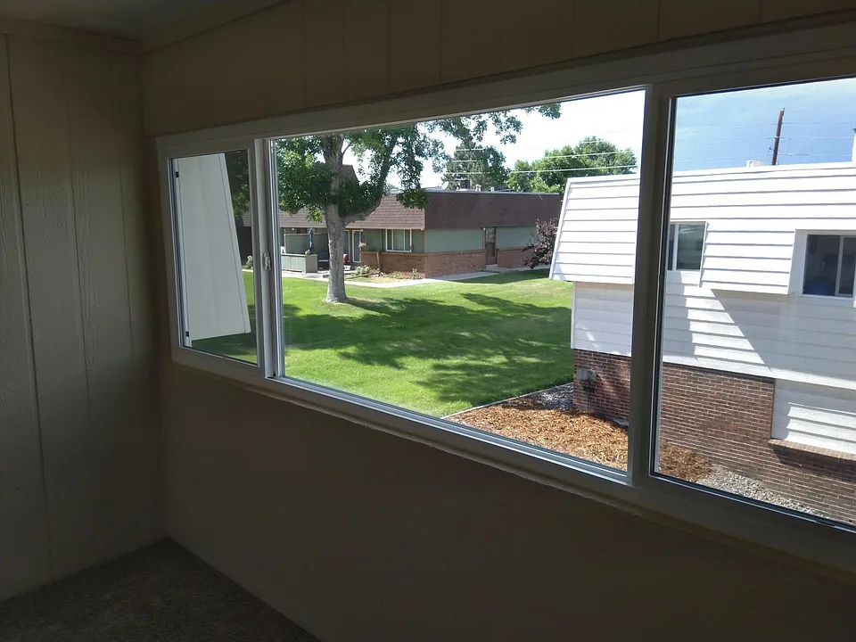 Sun room. Huge windows for great natural lighting
