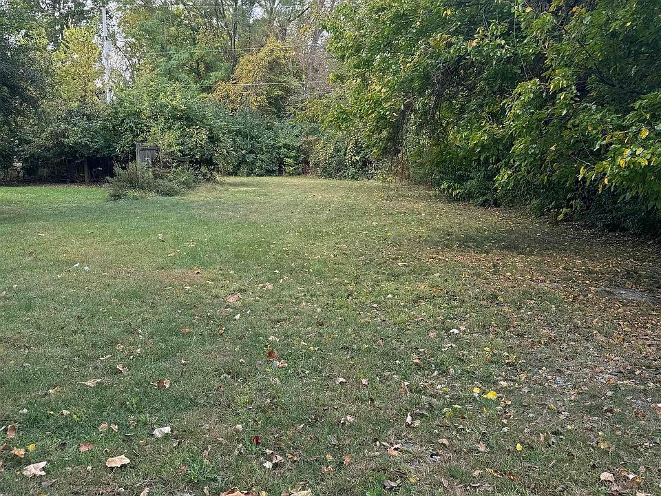 2nd image of 1221 Burgess St