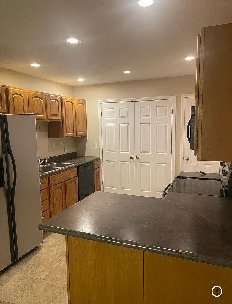 3 bed, 1250 sqft, $1,600 — Photo 2