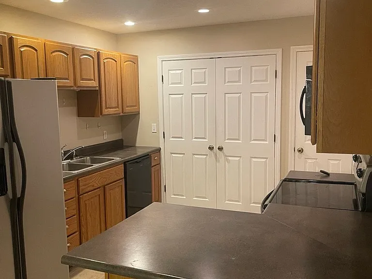 12 Amy Ave #A — Photo 2
