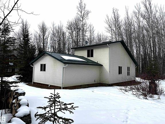 3rd image of 462073 Range Rd #63-13