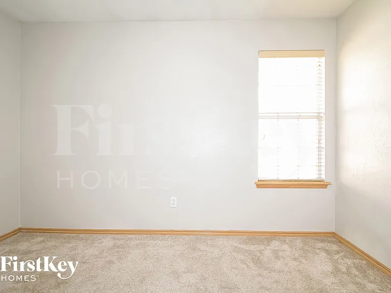732 Taber Ln — Photo 10