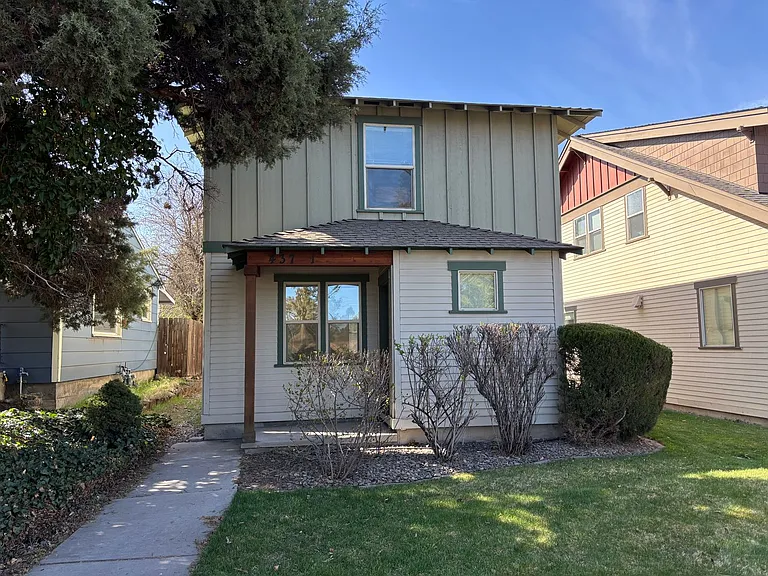 83- 437 NE Irving — Photo 1