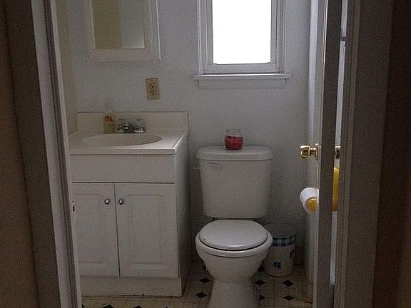 5th image of 380 Black St