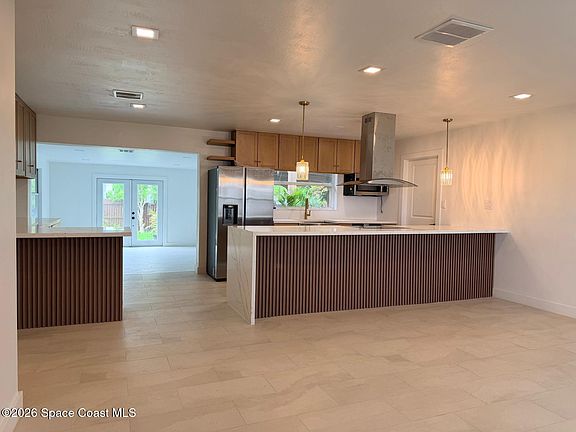 2nd image of 205 Melaleuca Dr E