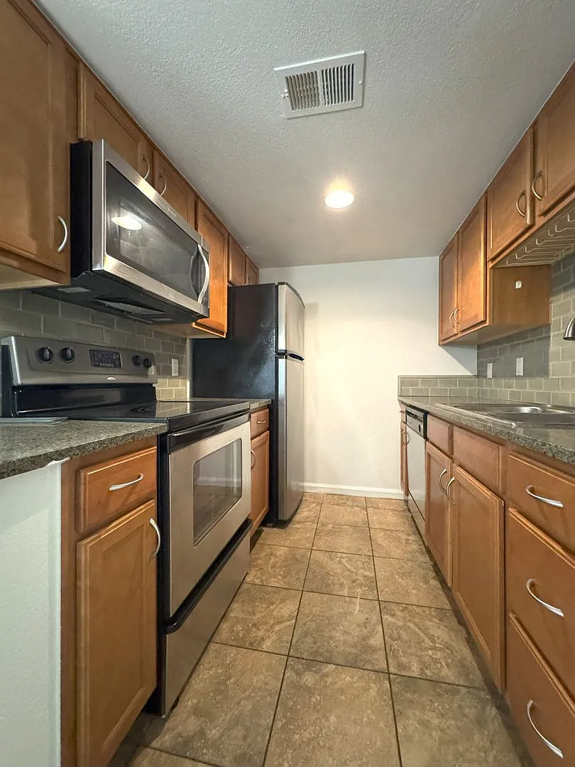 Move In Special: $400 Off First Mo Rent Tempe 1 Bed Condo With Granite Counters, Pool & Covered P... — Photo 4