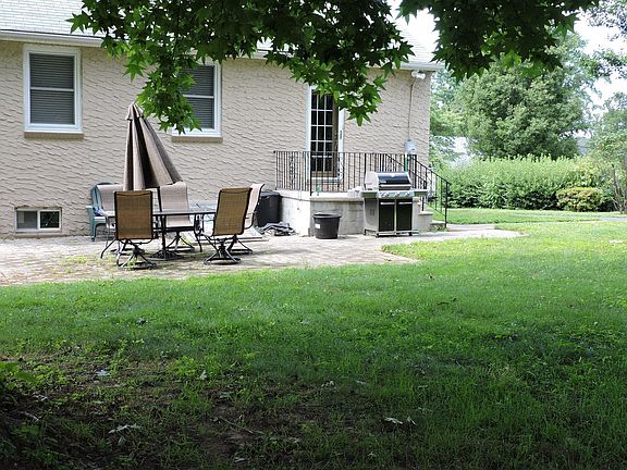 2nd image of 4557 Grandview Ave