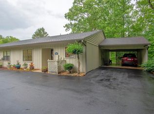 594B Oak Creek Rd, Franklin, NC 28734