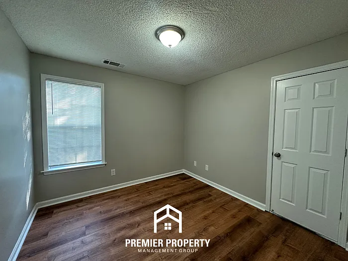 993 Nolan Ln — Photo 16