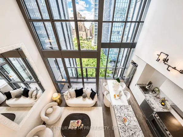 101 Charles St E #811, Toronto, ON M4Y 0A9