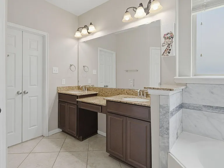 14535 Mountain Cliff Ln — Photo 15