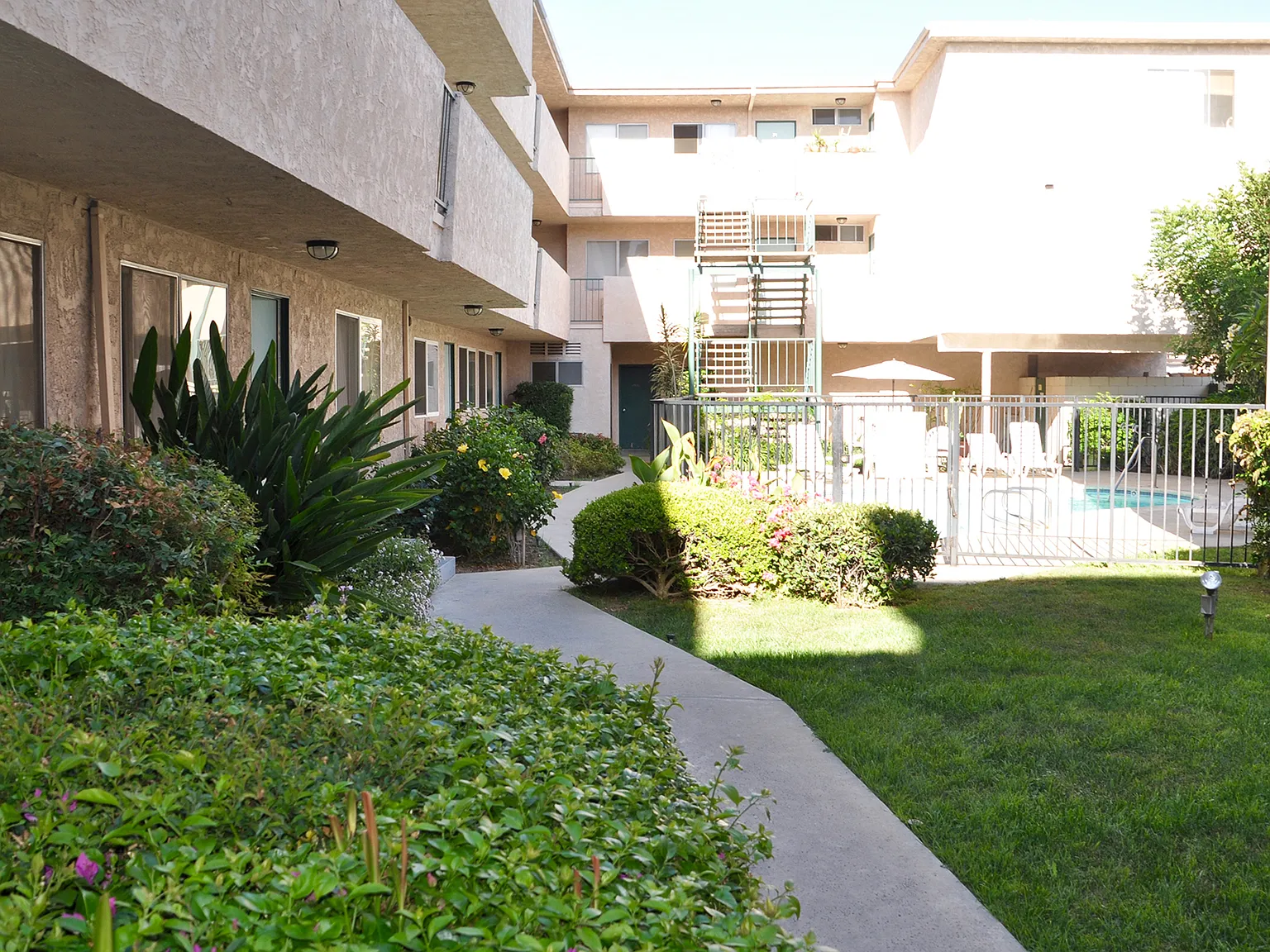 Raymond Manor — Photo 3