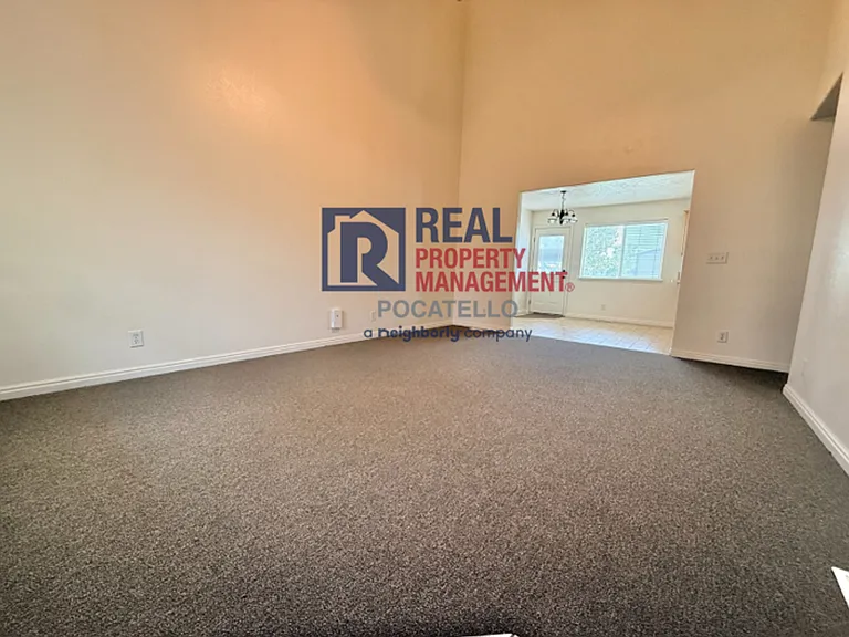 1586 Dustin Cir — Photo 9