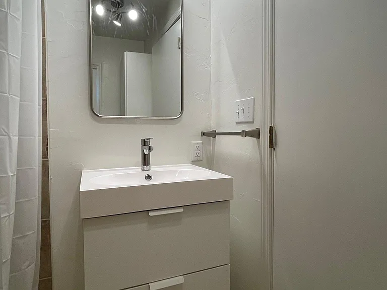 2515 N Harvey Ave #9 — Photo 15
