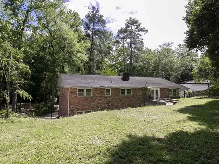 1110 Slann Dr — Photo 29