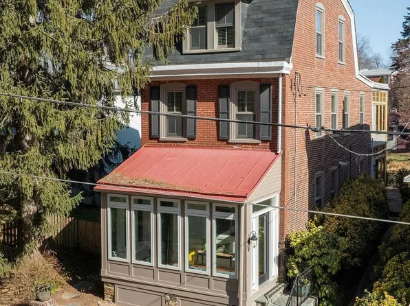 8137 Roanoke St, Philadelphia, PA 19118