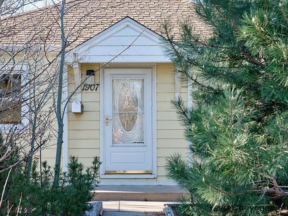 1st image of 1907 E Pershing Blvd