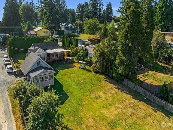 4th image of 17915 Larch Way
